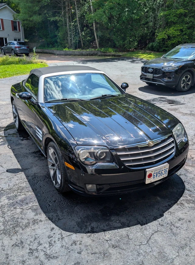 2005 Chrysler Crossfire, čierna, 56 000 km, dovoz Kanada — foto 2 z 5