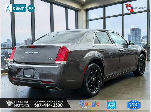 2017 Chrysler 300C Platinum AWD, sivá, 195 103 km, dovoz Kanada — foto 5 z 20