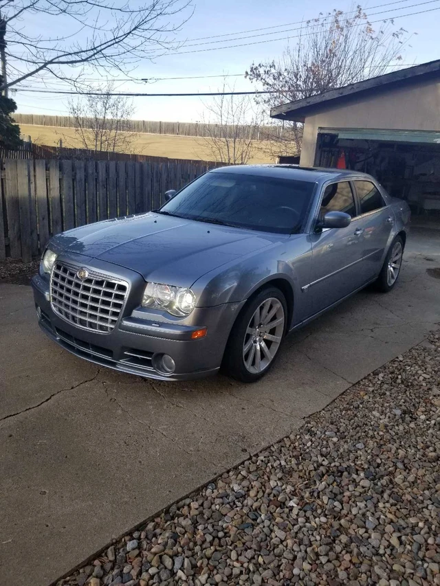 2006 Chrysler 300 300C, sivá, 220 000 km, dovoz Kanada — foto 1 z 5 2006 Chrysler 300 300C, sivá, 220 000 km, dovoz Kanada — foto 1 z 5