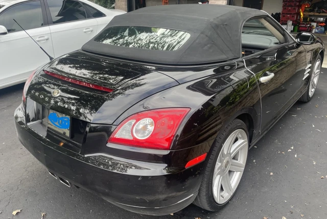 2005 Chrysler Crossfire Limited, čierna, 87 875 km, dovoz Kanada — foto 4 z 5