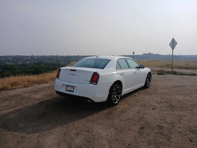 2018 Chrysler 300, biela, 156 243 km, dovoz Kanada — foto 2 z 5