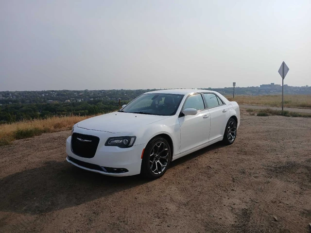 2018 Chrysler 300, biela, 156 243 km, dovoz Kanada — foto 4 z 5