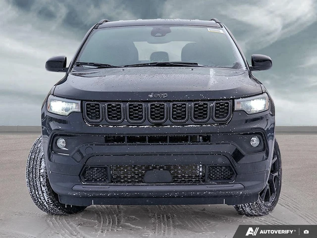 2026 Jeep Compass Altitude, čierna, 11 km, dovoz Kanada — foto 2 z 5
