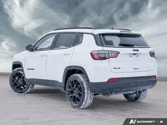 2026 Jeep Compass Altitude, biela, 11 km, dovoz Kanada — foto 4 z 5