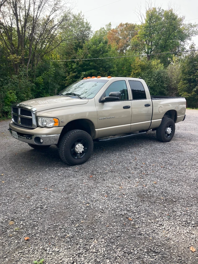 2003 Dodge Ram3500, tan, 268 200 km, dovoz Kanada — foto 1 z 5 2003 Dodge Ram3500, tan, 268 200 km, dovoz Kanada — foto 1 z 5