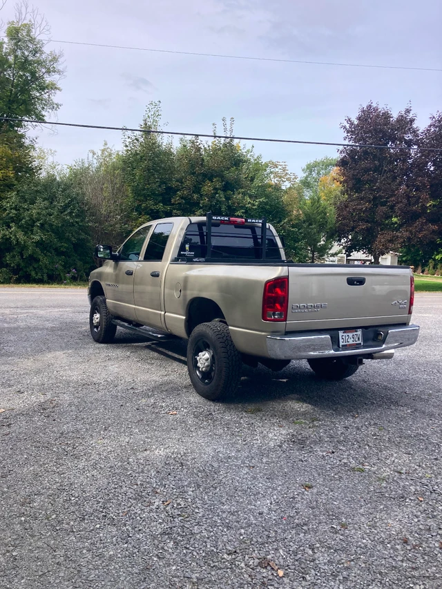 2003 Dodge Ram3500, tan, 268 200 km, dovoz Kanada — foto 3 z 5