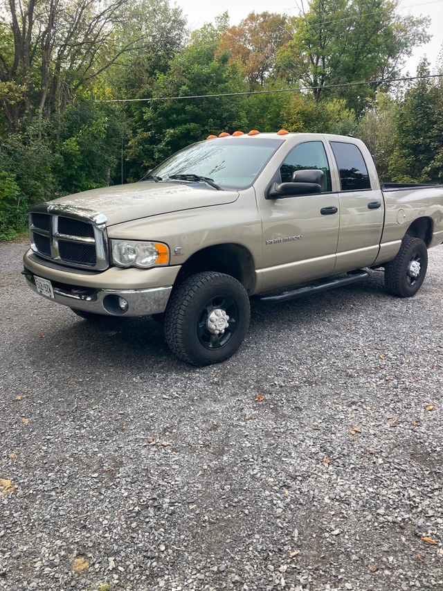 2003 Dodge Ram3500, tan, 268 200 km, dovoz Kanada — foto 5 z 5