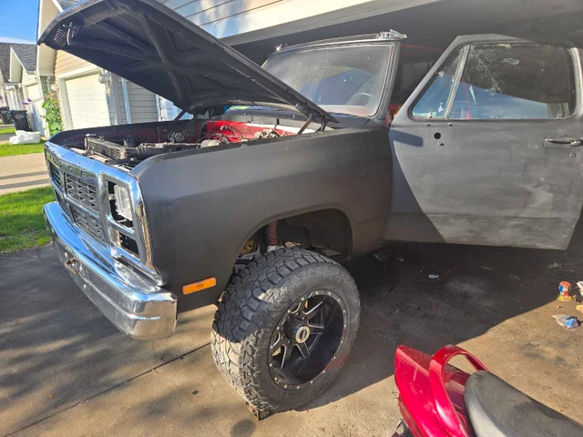 1990 Dodge Ram2500, čierna, 300 km, dovoz Kanada — foto 5 z 5