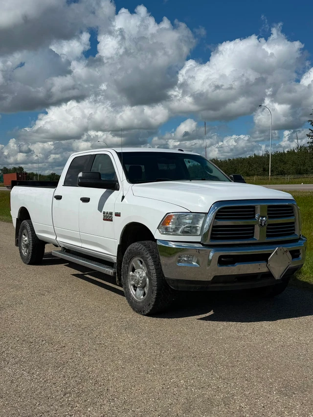 2018 Dodge Ram3500 4wd, 309 000 km, dovoz Kanada — foto 1 z 5 2018 Dodge Ram3500 4wd, 309 000 km, dovoz Kanada — foto 1 z 5