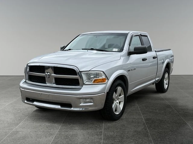 2010 Dodge Ram1500 SLT, strieborná, 256 374 km, dovoz Kanada — foto 1