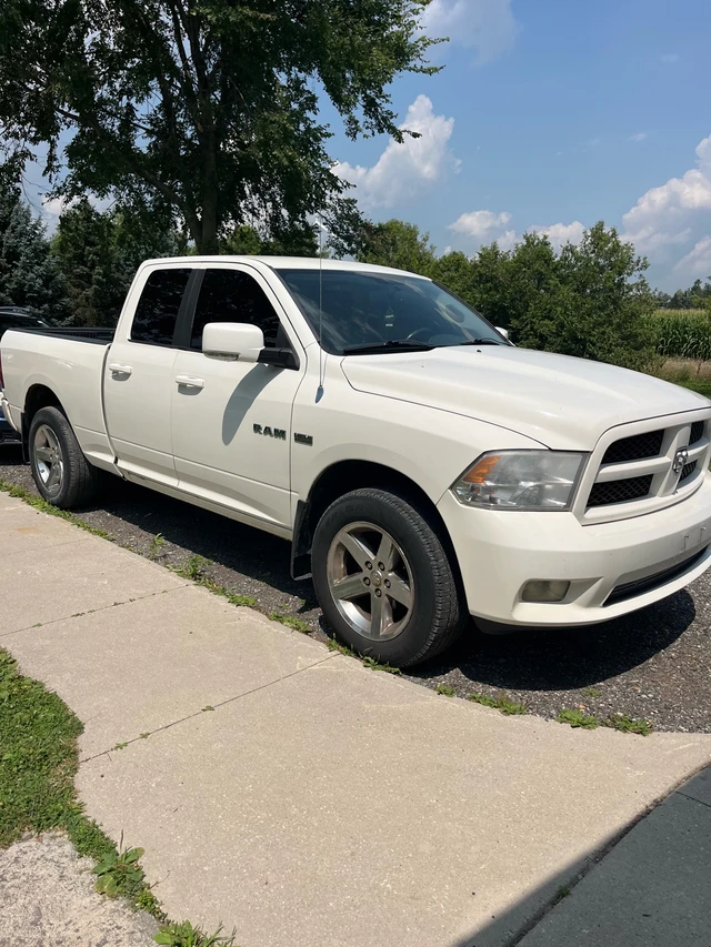 2009 Dodge Ram1500, 268 333 km, dovoz Kanada — foto 1