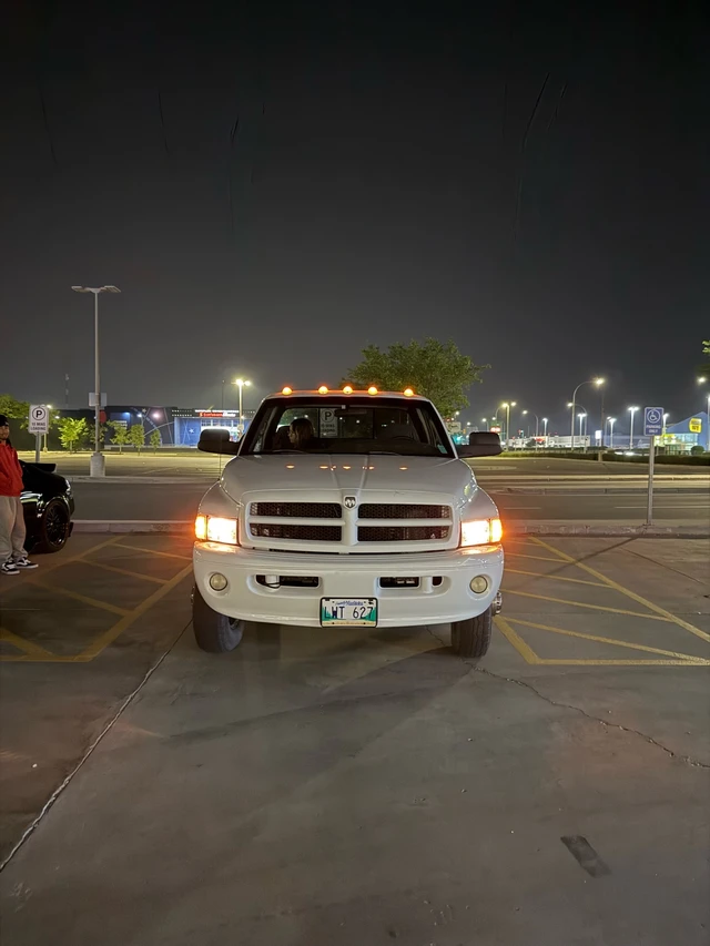 2001 Dodge Ram3500, biela, 249 000 km, dovoz Kanada — foto 2 z 5