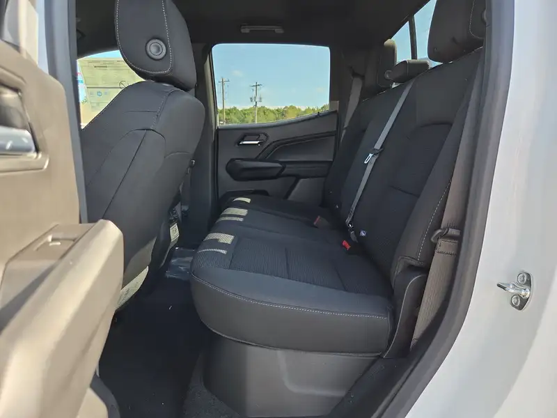 2026 GMC Canyon Elevation, biela, 0 km, dovoz Kanada — foto 10 z 12