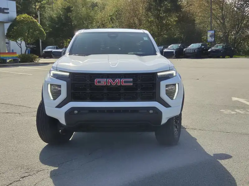 2026 GMC Canyon Elevation, biela, 0 km, dovoz Kanada — foto 4 z 12