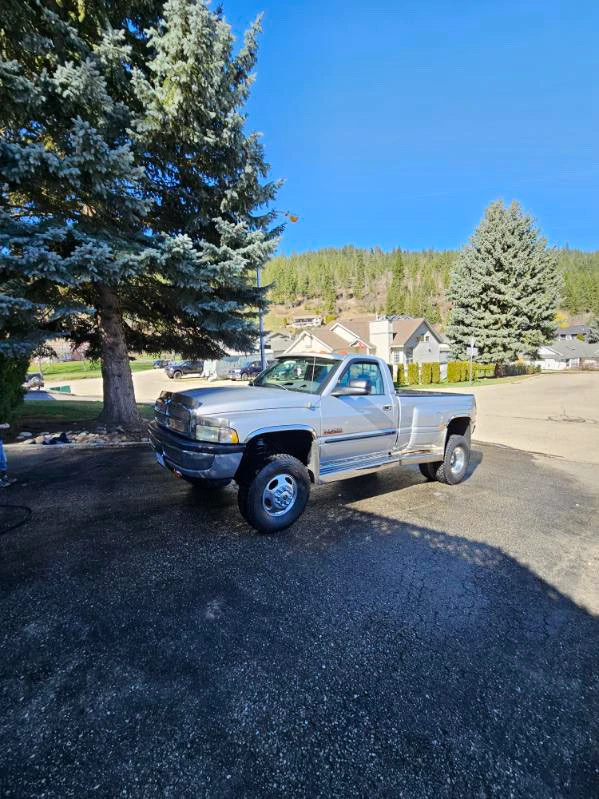 2002 Dodge Ram3500, 99 360 km, dovoz Kanada — foto 1