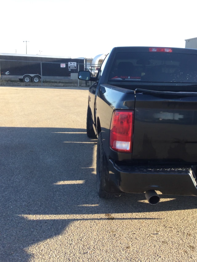 2016 Dodge Ram1500, čierna, 231 960 km, dovoz Kanada — foto 3 z 5