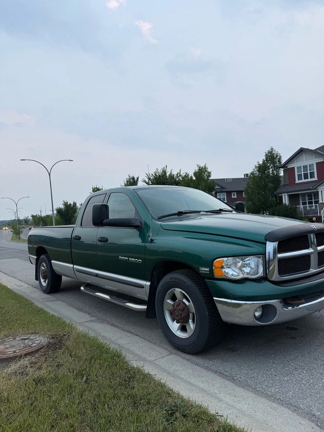 2003 Dodge Ram2500 SLT, zelená, 171 500 km, dovoz Kanada — foto 1