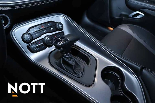 2023 Dodge Challenger SXT, 13 131 km, dovoz Kanada — foto 14 z 20