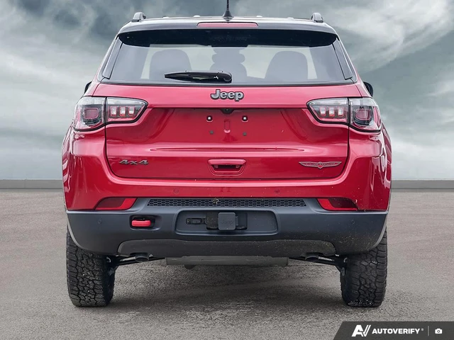 2026 Jeep Compass Trailhawk, červená, 16 km, dovoz Kanada — foto 5 z 5