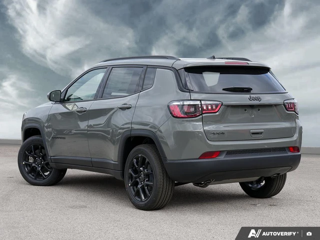 2026 Jeep Compass Altitude, sivá, 11 km, dovoz Kanada — foto 4 z 5