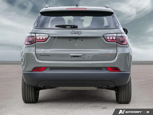 2026 Jeep Compass Altitude, sivá, 11 km, dovoz Kanada — foto 5 z 5