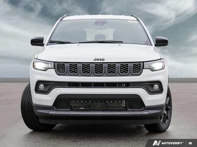 2026 Jeep Compass Altitude, biela, 11 km, dovoz Kanada — foto 2 z 5