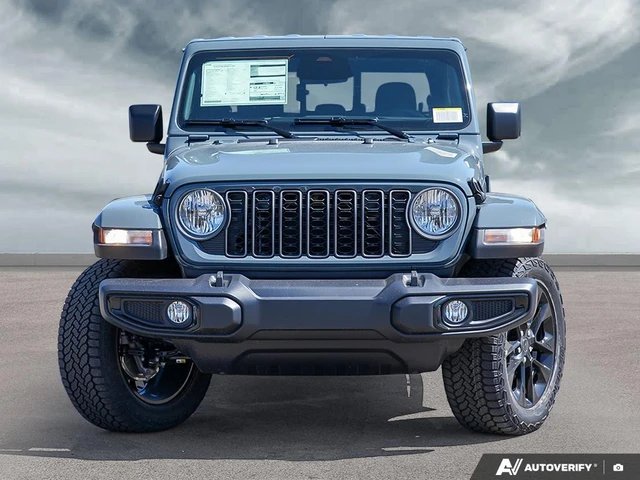2026 Jeep Gladiator Nighthawk, modrá, 11 km, dovoz Kanada — foto 2 z 5