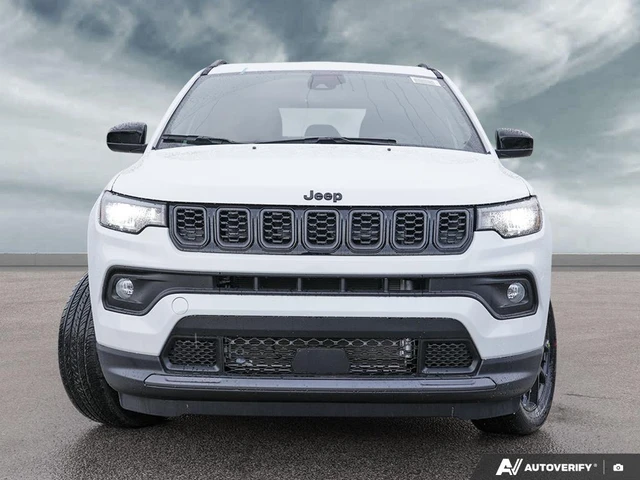 2026 Jeep Compass North, biela, 11 km, dovoz Kanada — foto 2 z 5