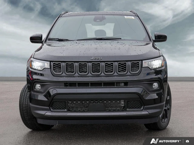 2026 Jeep Compass North, čierna, 11 km, dovoz Kanada — foto 2 z 5