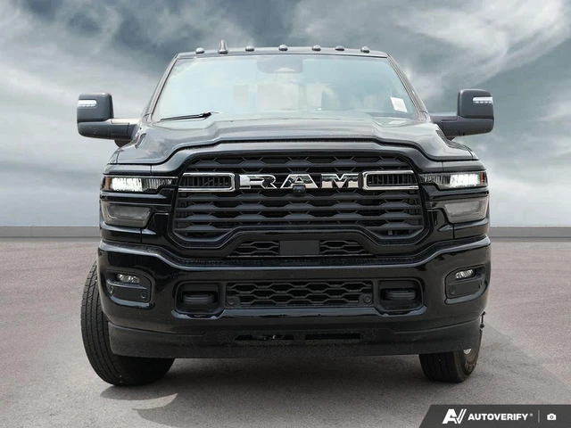 2026 RAM 3500 Big Horn, čierna, 11 km, dovoz Kanada — foto 2 z 5