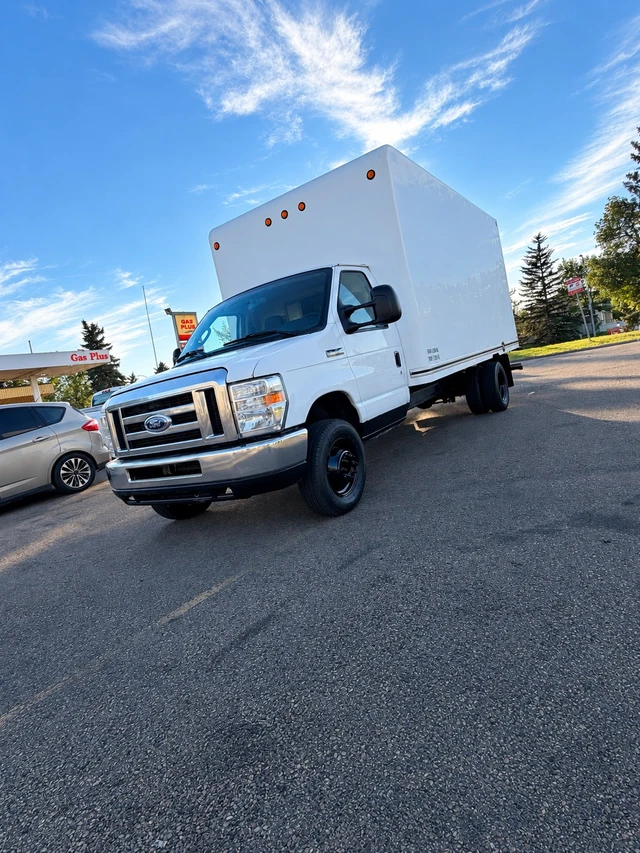 2016 Ford E-450, 8 500 km, dovoz Kanada — foto 1 z 5 2016 Ford E-450, 8 500 km, dovoz Kanada — foto 1 z 5