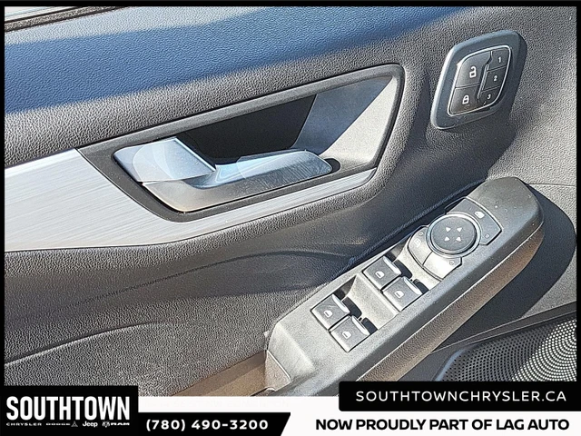 2025 Ford Escape Platinum, modrá, 39 144 km, dovoz Kanada — foto 11 z 17