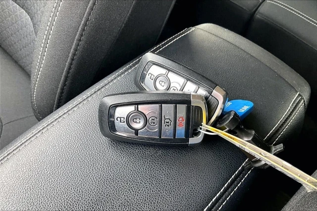 2025 Ford Escape Active, sivá, 51 524 km, dovoz Kanada — foto 12 z 20