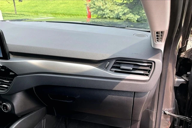 2025 Ford Escape Active, sivá, 51 524 km, dovoz Kanada — foto 16 z 20
