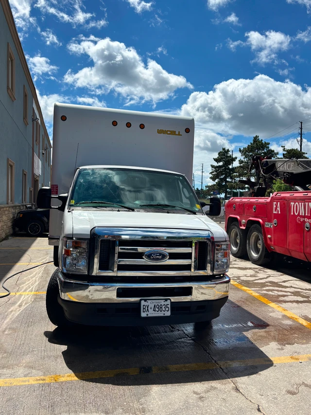 2021 Ford E-450 super duty, biela, 114 936 km, dovoz Kanada — foto 1