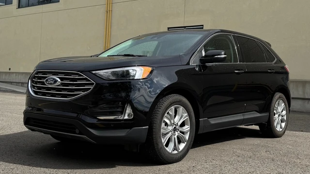 2023 Ford Edge Titanium AWD, čierna, 35 320 km, dovoz Kanada — foto 1