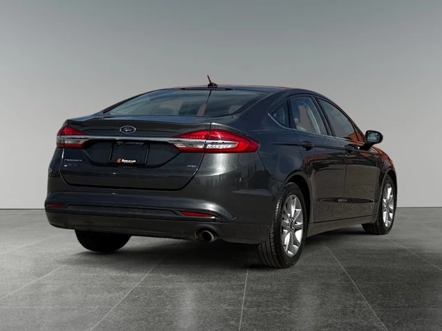 2017 Ford Fusion SE, sivá, 147 601 km, dovoz Kanada — foto 5 z 15