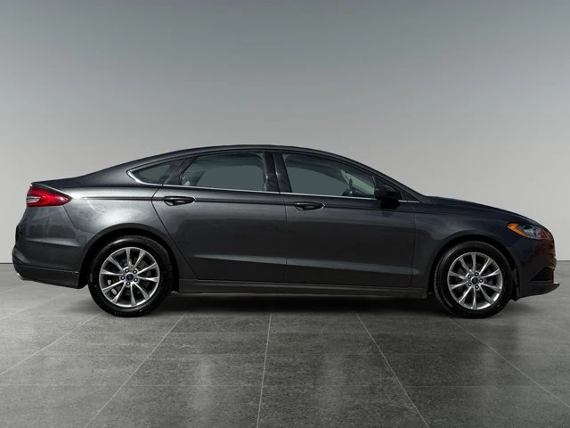 2017 Ford Fusion SE, sivá, 147 601 km, dovoz Kanada — foto 6 z 15