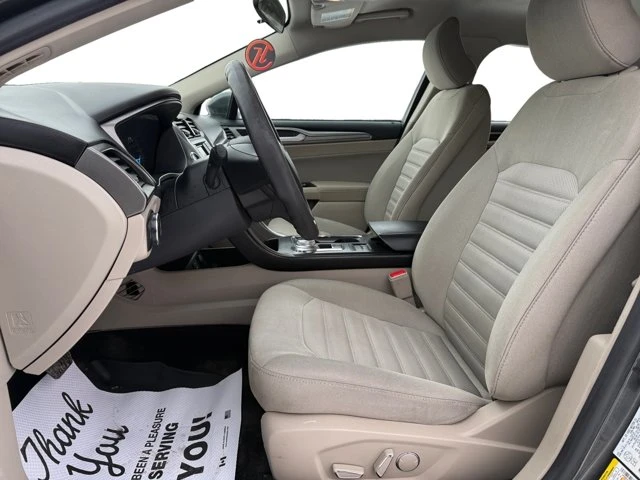 2017 Ford Fusion SE, sivá, 147 601 km, dovoz Kanada — foto 9 z 15