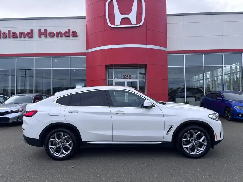 2025 BMW X4 Crash Avoidance Remote Start, biela, 32 746 km, dovoz Kanada — foto 10 z 12