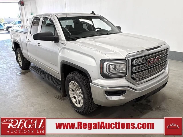 2019 GMC SIERRA, strieborná, 222 230 km, dovoz Kanada — foto 2 z 5