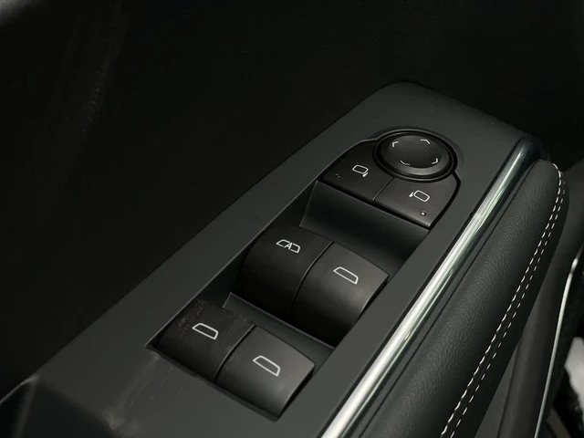2027 GMC Acadia Elevation, čierna, 6 km, dovoz Kanada — foto 12 z 20