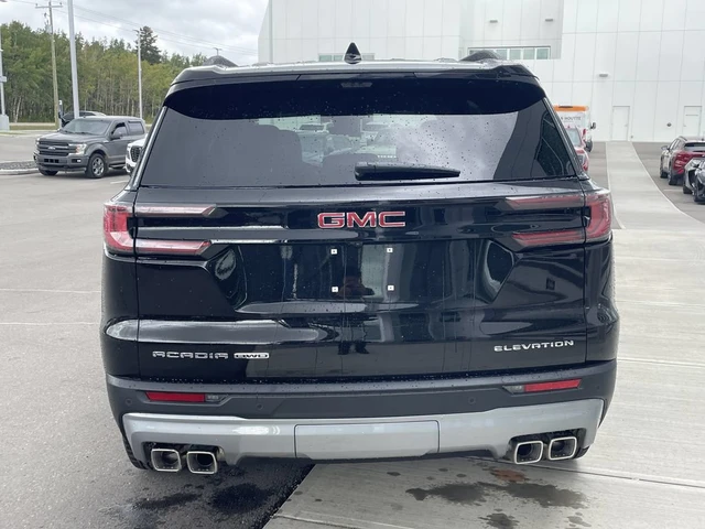 2027 GMC Acadia Elevation, čierna, 6 km, dovoz Kanada — foto 8 z 20