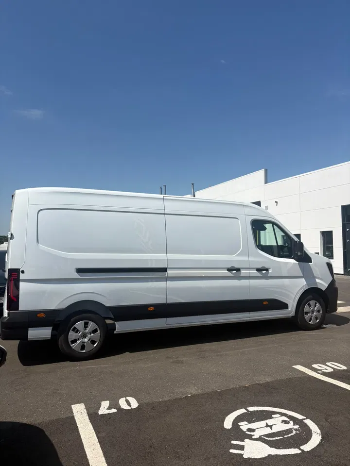 2025 Renault Master, modrá, 9 km, Rumunsko — foto 6 z 14