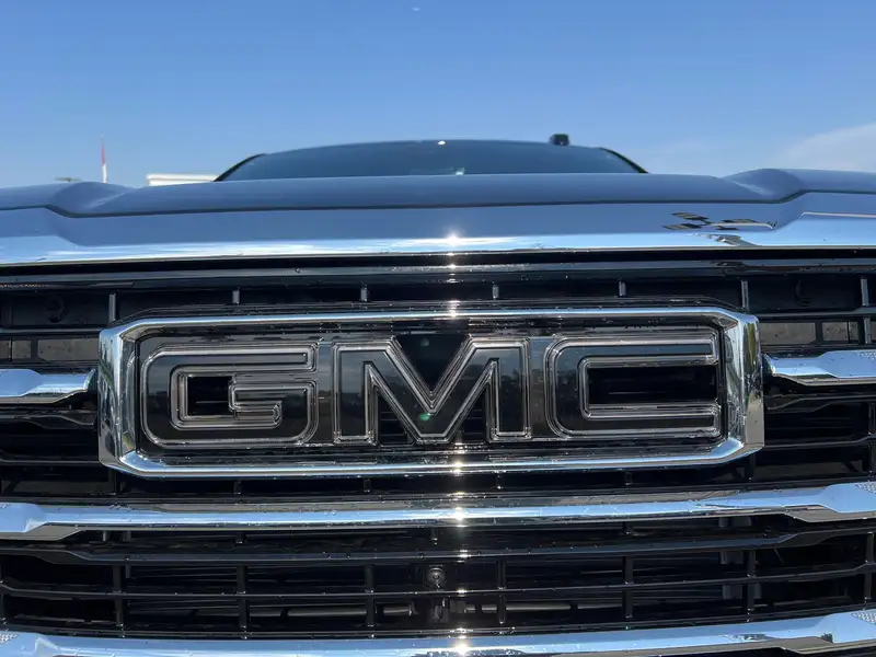 2026 GMC Yukon Elevation, čierna, 0 km, dovoz Kanada — foto 11 z 12