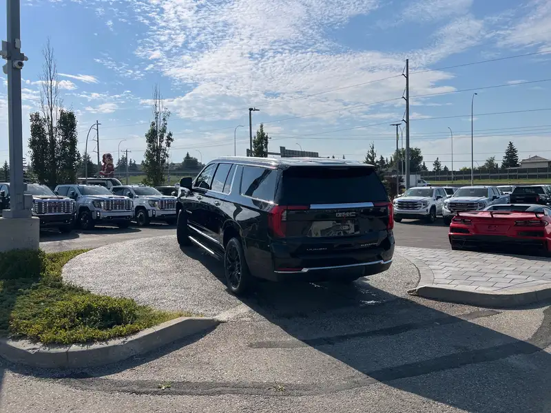 2026 GMC Yukon Elevation, čierna, 0 km, dovoz Kanada — foto 3 z 12