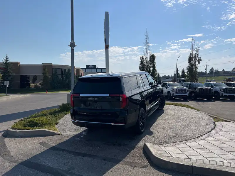 2026 GMC Yukon Elevation, čierna, 0 km, dovoz Kanada — foto 5 z 12