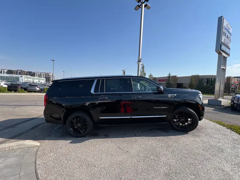 2026 GMC Yukon Elevation, čierna, 0 km, dovoz Kanada — foto 6 z 12