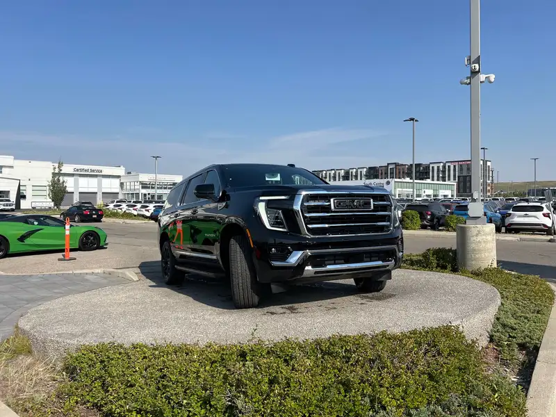 2026 GMC Yukon Elevation, čierna, 0 km, dovoz Kanada — foto 7 z 12