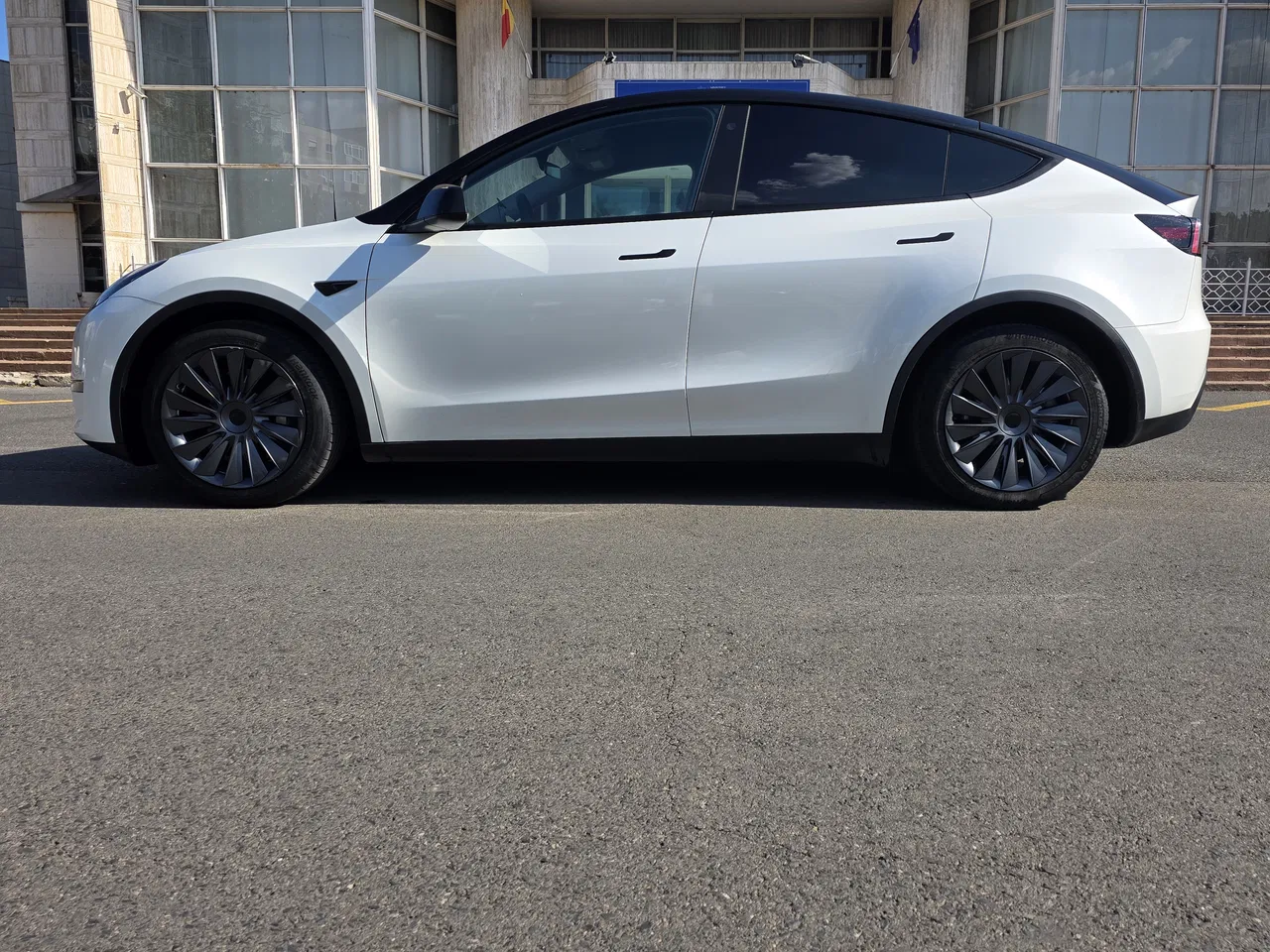 2023 Tesla Model Y, 55 600 km, Rumunsko — foto 3 z 15